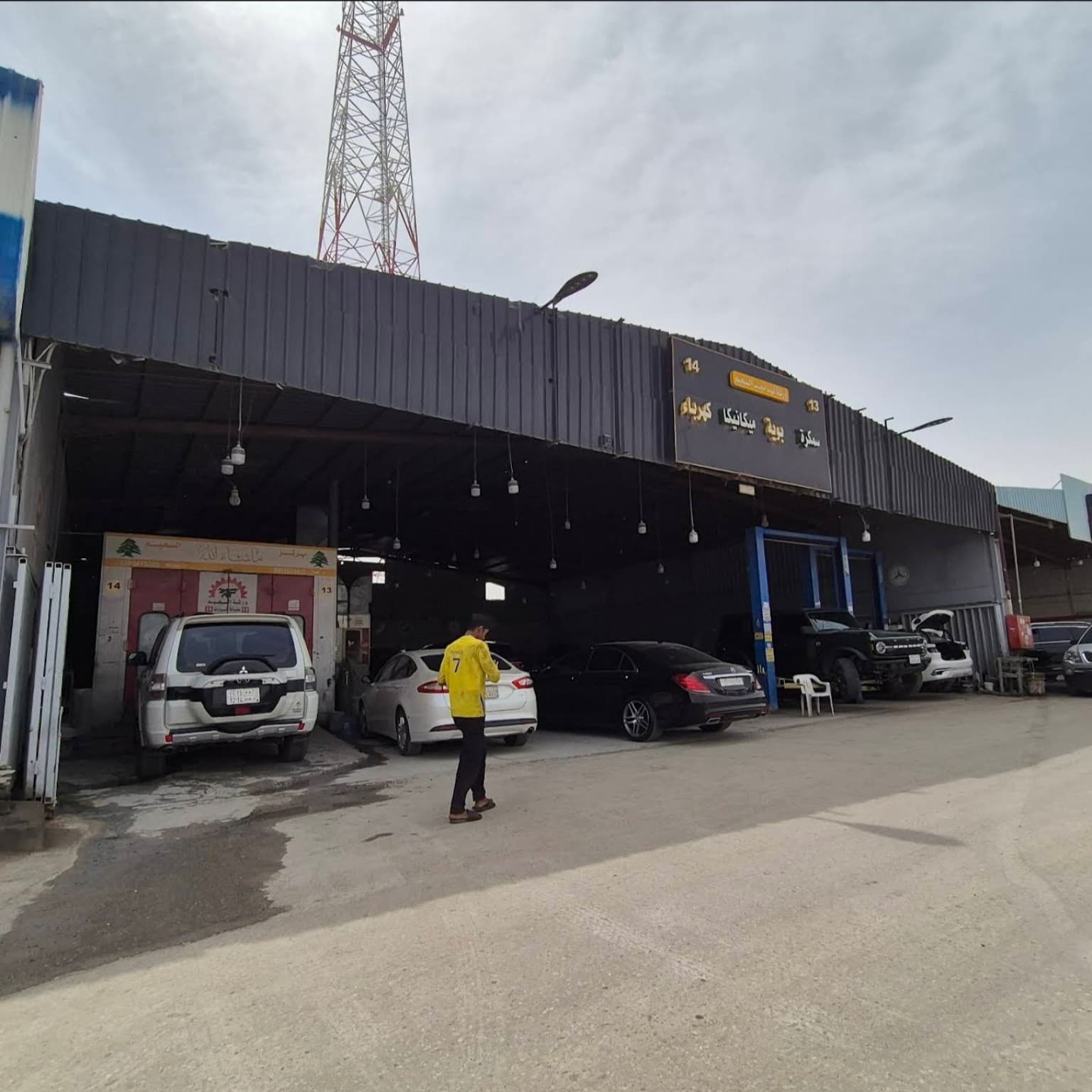 زاوية جانبية للورشة - الوحدتان 13/14